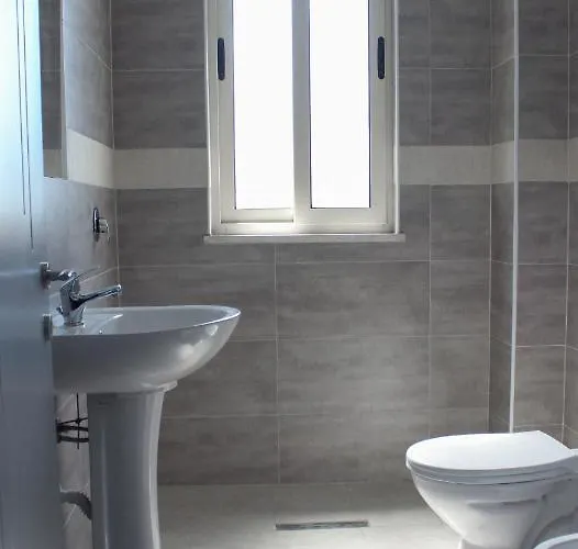 アパートホテル Lumnik - Shengjin- & 3*